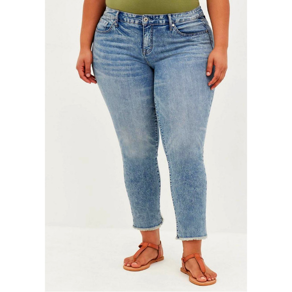 Torrid Crop Boyfriend Straight Vintage Stretch Mid-Rise Jean sz 22